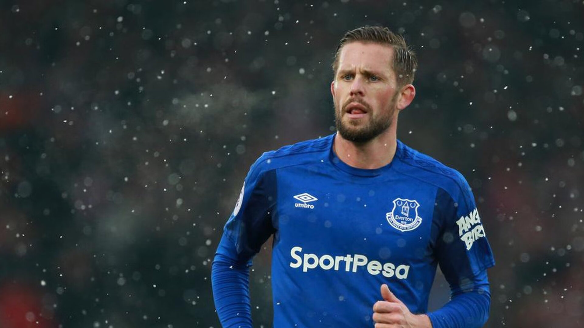 防线崩塌！莱万神锋摧城拔寨，瑞典团队完胜乌拉圭，现代足球防守危机深度解析